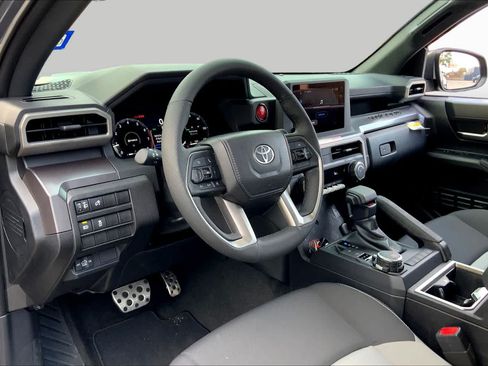 Used 2025 Toyota Tacoma TRD Sport AWD/4WD image 17