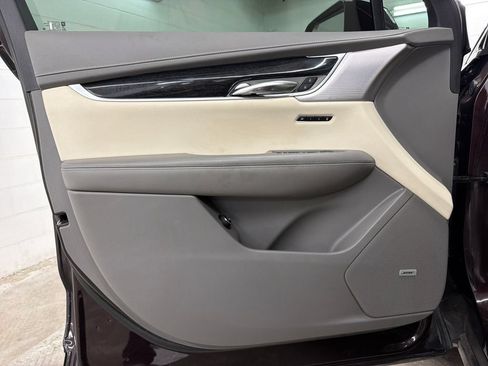 Used 2020 Cadillac XT6 Premium Luxury FWD image 17