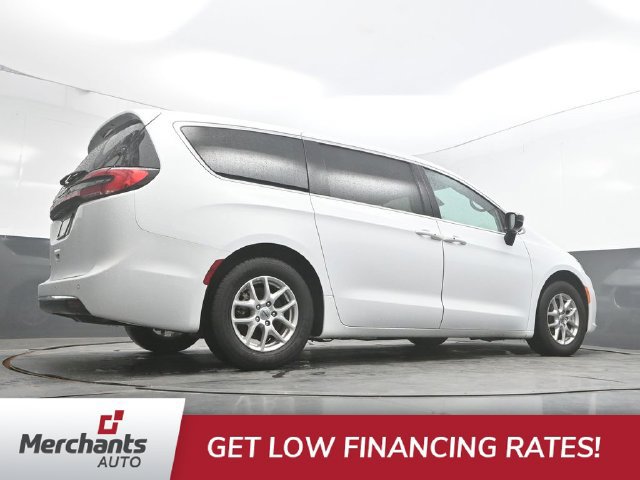 Used 2024 Chrysler Pacifica Touring-L FWD image 38