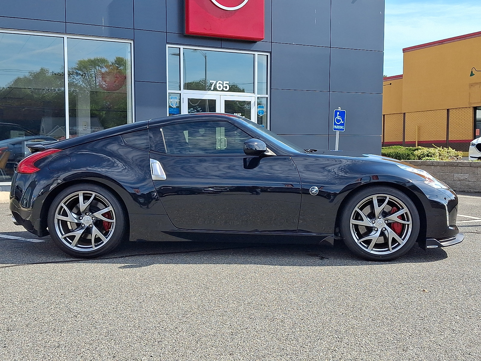 Used 2016 Nissan 370Z Coupe RWD image 8