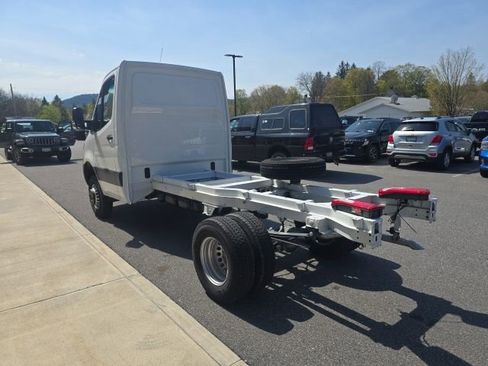 Used 2023 Mercedes-Benz Sprinter 3500 image 4
