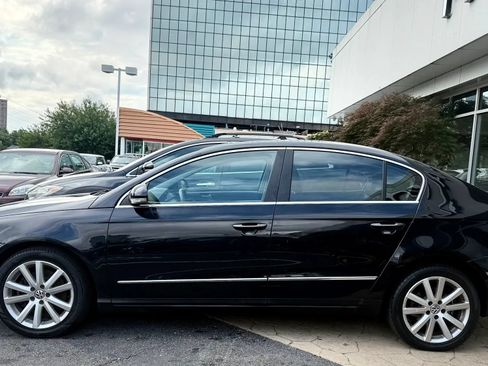 Used 2010 Volkswagen Passat Komfort FWD image 4