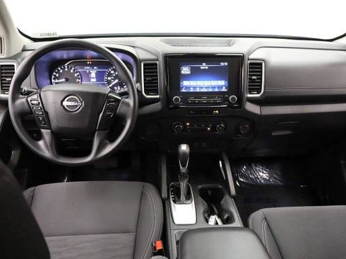 Used 2024 Nissan Frontier SV image 31