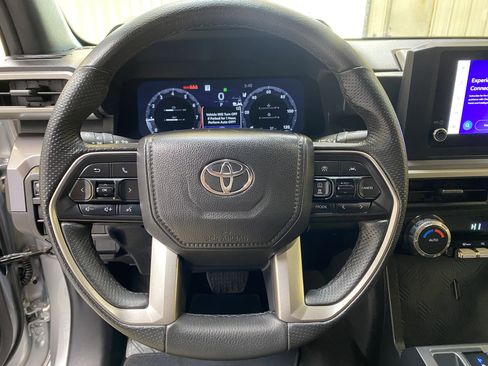 Used 2025 Toyota Tacoma TRD Off-Road image 31
