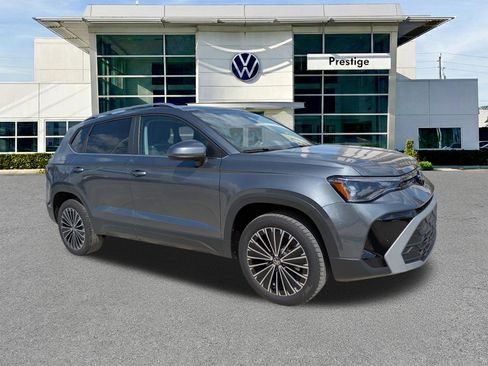 New 2026 Volkswagen Taos SE image 1