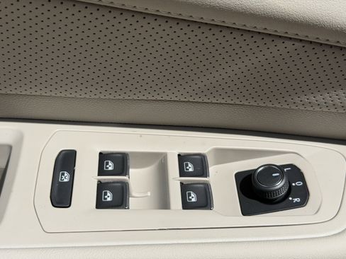 New 2026 Volkswagen Atlas SE FWD image 18