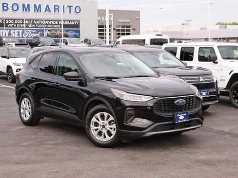 Used 2025 Ford Escape Active FWD image 2