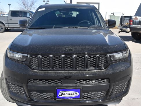 New 2025 Jeep Grand Cherokee L Altitude image 2