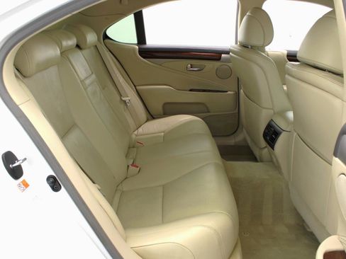 Used 2016 Lexus LS 460 w/ Comfort Package image 44