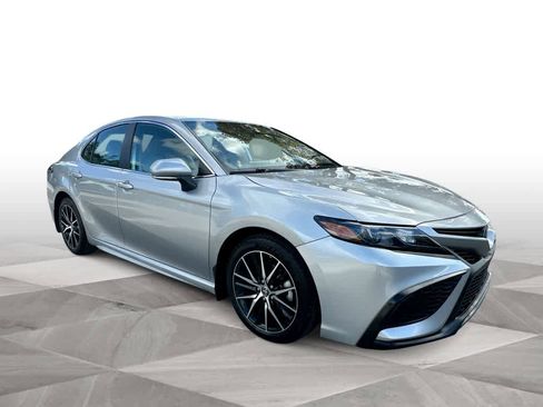 Used 2024 Toyota Camry SE image 2