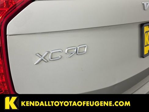Used 2016 Volvo XC90 T6 Momentum w/ Momentum Plus Package AWD/4WD image 11