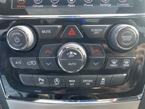 Used 2021 Jeep Grand Cherokee Overland AWD/4WD image 26