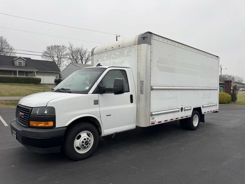 Used 2018 GMC Savana 3500 Extended w/ Driver Convenience Package image 3
