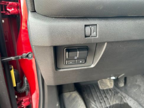 Used 2024 Chevrolet Colorado LT w/ LT Convenience Package II AWD/4WD image 19