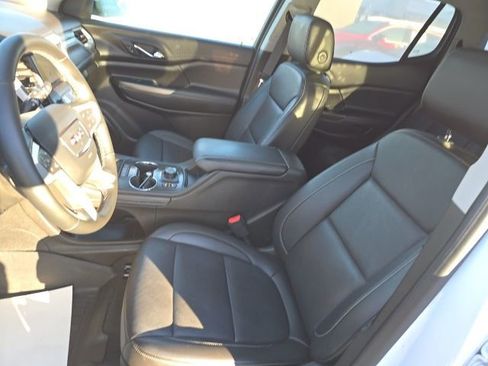 Used 2023 GMC Acadia SLT w/ Preferred Package image 9