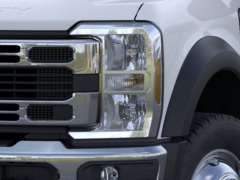 New 2025 Ford F550 4x4 Supercab Super Duty image 18
