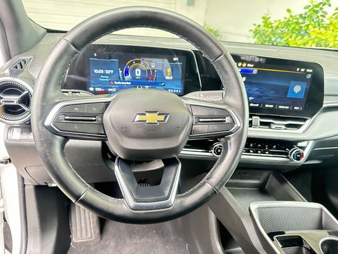 Used 2025 Chevrolet Equinox LT image 28