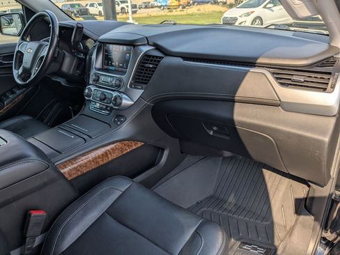 Used 2020 Chevrolet Suburban Premier w/ 6.2L Performance Package AWD/4WD image 31