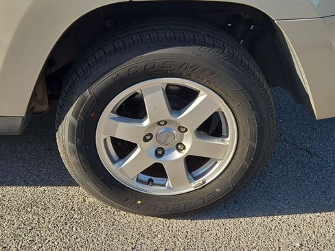 Used 2010 Jeep Grand Cherokee Laredo image 6