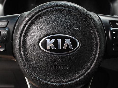Used 2017 Kia Sorento AWD image 12
