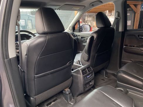 Used 2019 Honda Pilot Touring image 17