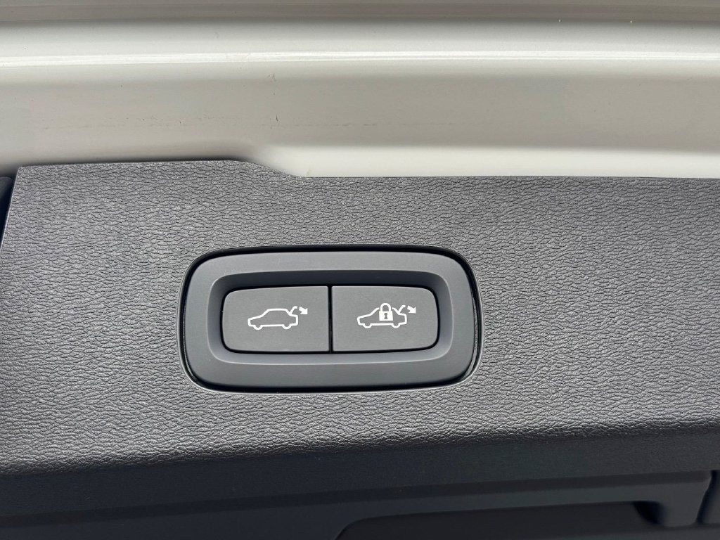 Certified 2025 Volvo V60 B5 Cross Country Ultra AWD/4WD image 6