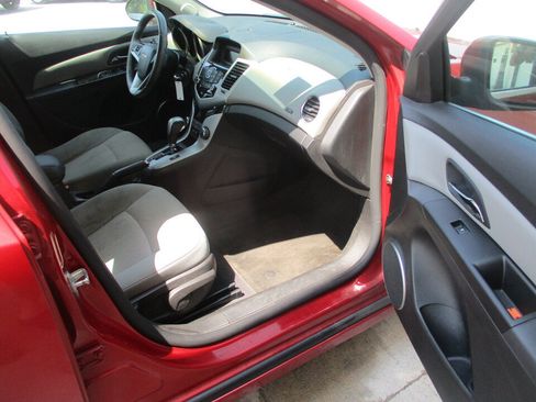 Used 2011 Chevrolet Cruze LT FWD image 19
