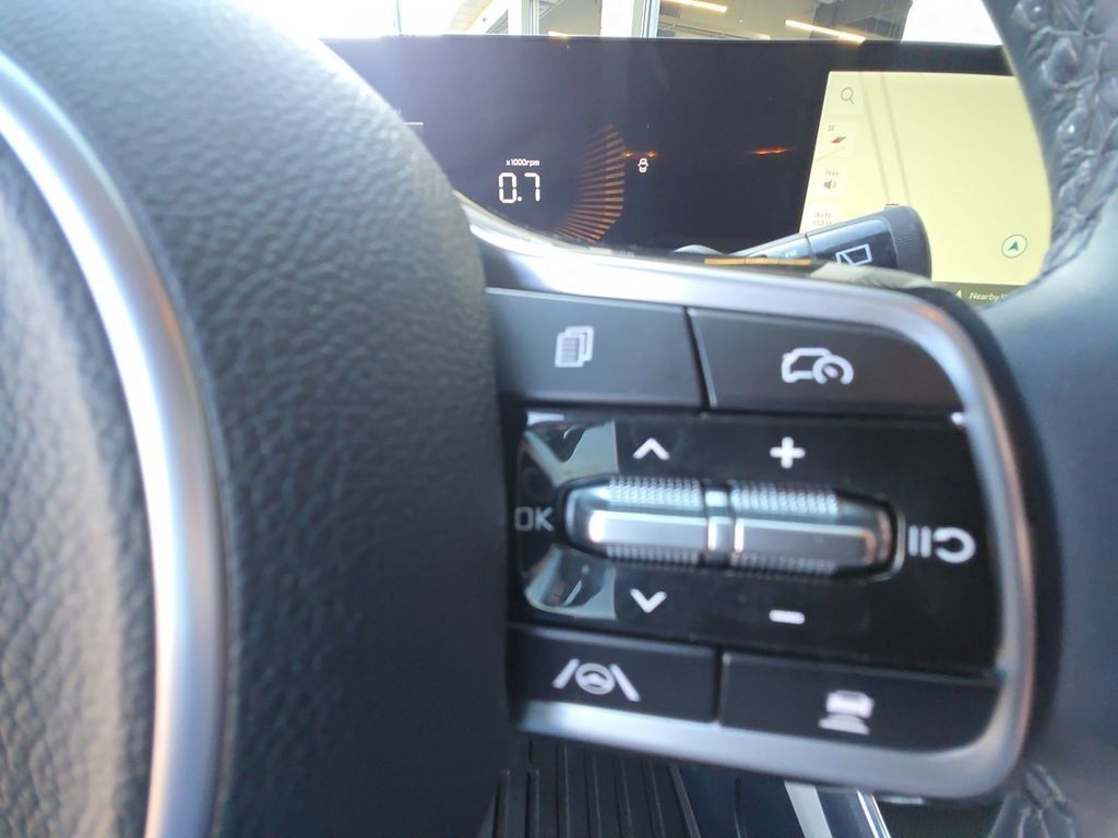 Used 2026 Kia Carnival EX FWD image 25