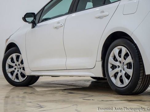 Used 2021 Toyota Corolla LE FWD image 11