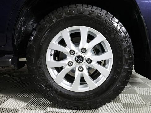Used 2018 Toyota Land Cruiser AWD/4WD image 58