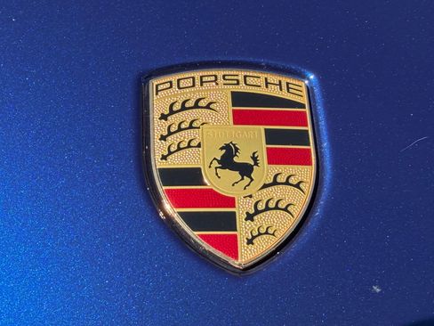 Certified 2025 Porsche Macan image 11