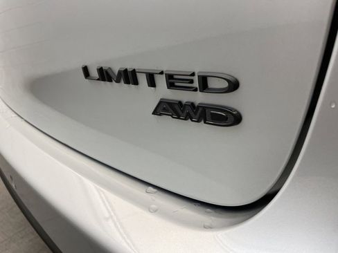New 2026 Chrysler Pacifica Limited w/ S Appearance Package AWD/4WD image 5
