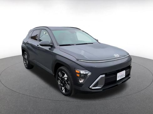 Used 2025 Hyundai Kona SEL image 3