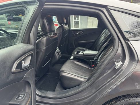 Used 2016 Chrysler 200 S w/ Comfort Group image 9
