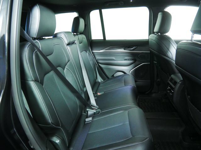 Used 2026 Jeep Grand Cherokee Limited AWD/4WD image 15