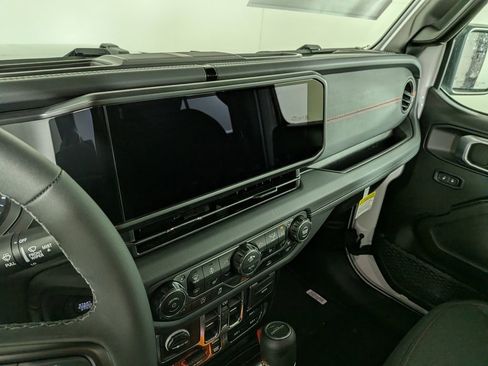 New 2026 Jeep Gladiator Rubicon AWD/4WD image 19