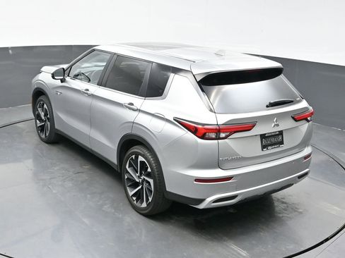 Used 2024 Mitsubishi Outlander SE image 41