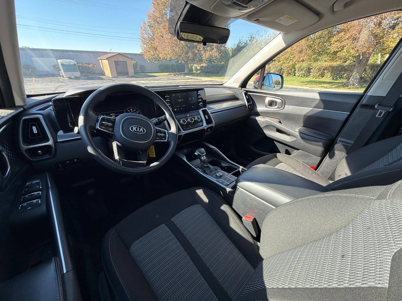 Used 2021 Kia Sorento LX FWD image 9