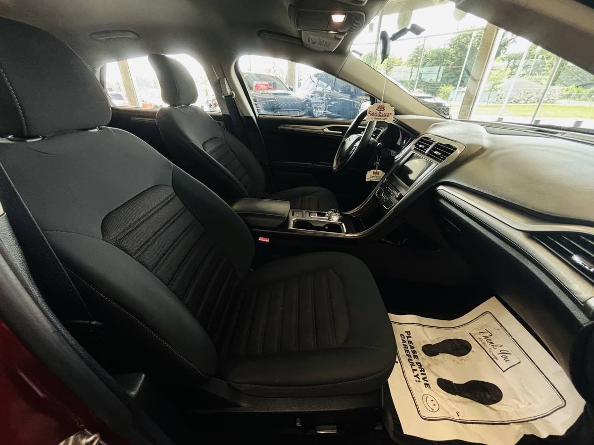 Used 2018 Ford Fusion SE w/ Fusion SE Technology Package FWD image 34
