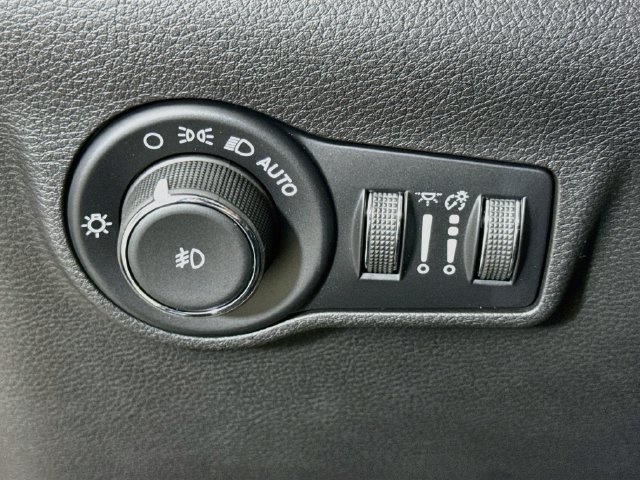 New 2026 Jeep Compass Latitude AWD/4WD image 10
