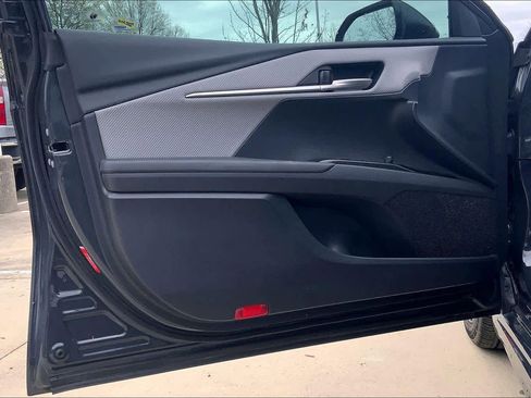 Used 2025 Toyota Camry SE w/ Convenience Package image 21