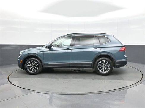 Used 2020 Volkswagen Tiguan SE w/ Panoramic Sunroof Package image 4