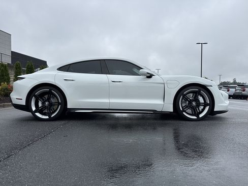 Used 2022 Porsche Taycan RWD image 11