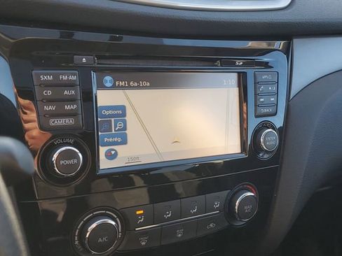 Used 2016 Nissan Rogue SV image 26