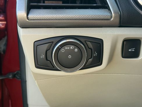 Used 2019 Ford Fusion SE FWD image 28