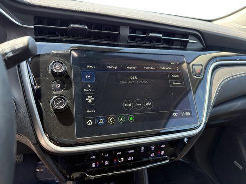 Used 2023 Chevrolet Bolt EUV Premier w/ Sun & Sound Package FWD image 12