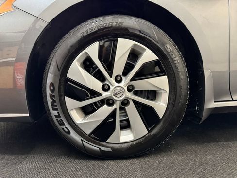 Used 2024 Nissan Altima 2.5 S FWD image 12