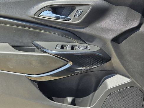 Used 2025 Chevrolet Trax LT w/ Driver Confidence Package FWD image 23