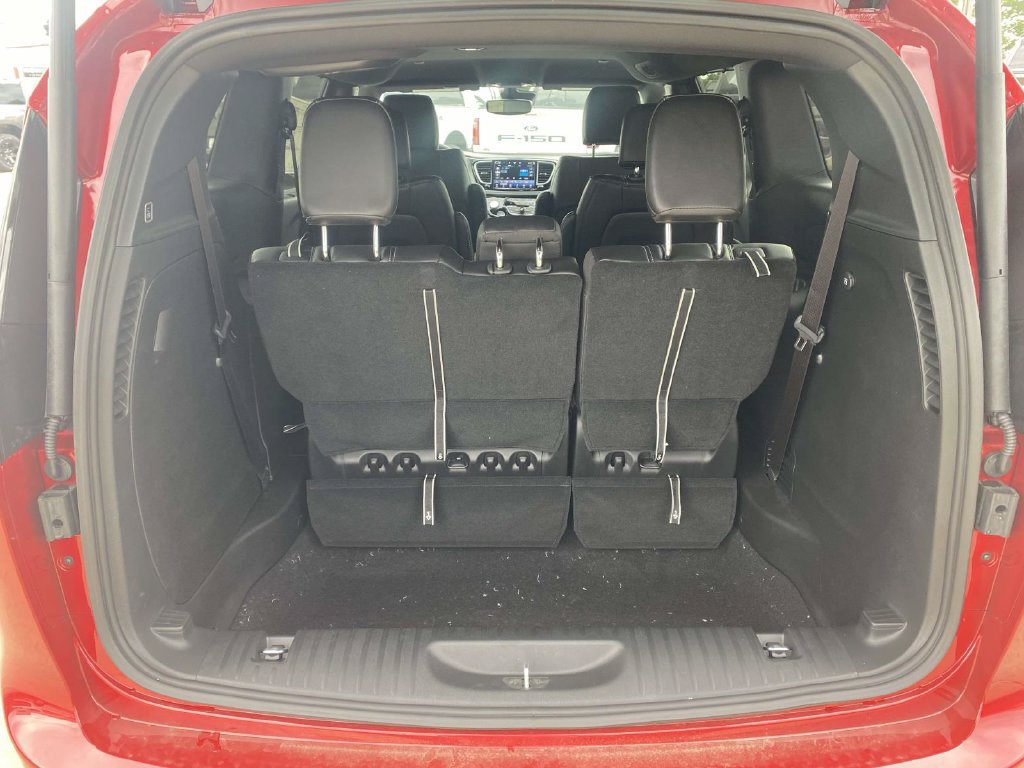 New 2027 Chrysler Pacifica Select FWD image 38