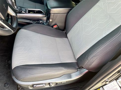 Used 2022 Toyota Tacoma TRD Off-Road image 19